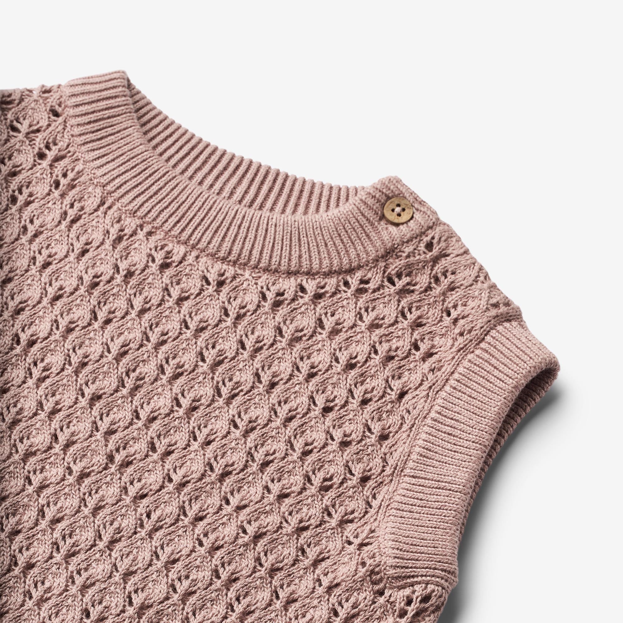 the-most-stylish-and-affordable-knit-vest-saga-dry-rose-online-now_2.jpg